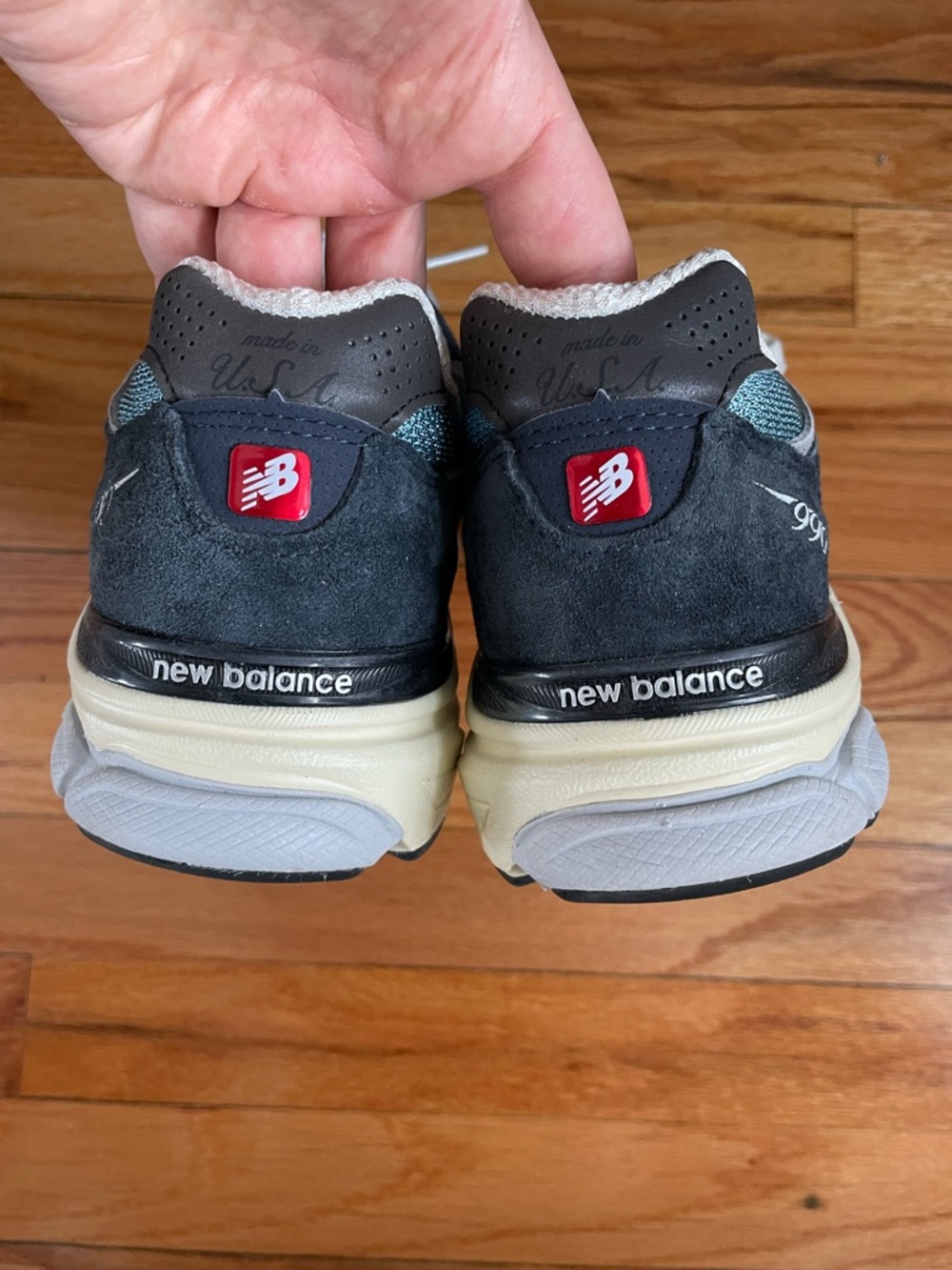 New Balance Men's Dark Blue and Light Blue 990v4 Athletic Sneakers - Picture 6 of 9